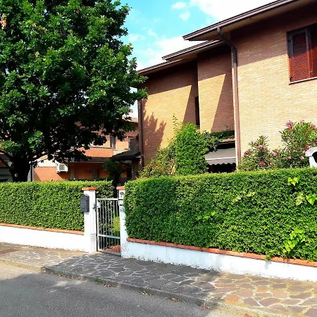 La Rosa Gialla 4* Maranello