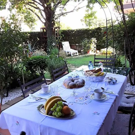 Bed & Breakfast La Rosa Gialla 4*