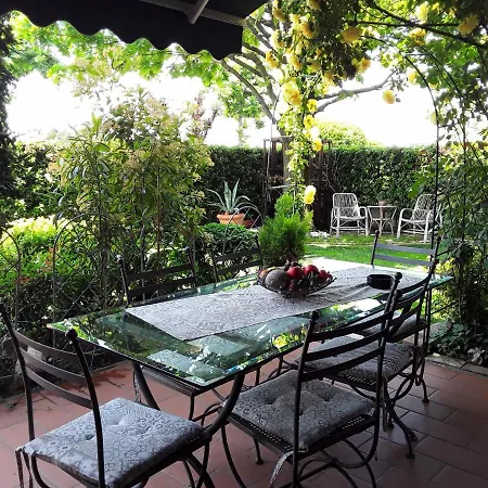 La Rosa Gialla Bed & Breakfast 4*