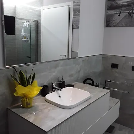 La Rosa Gialla Bed & Breakfast 4*