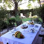 Couette-café La Rosa Gialla 4*