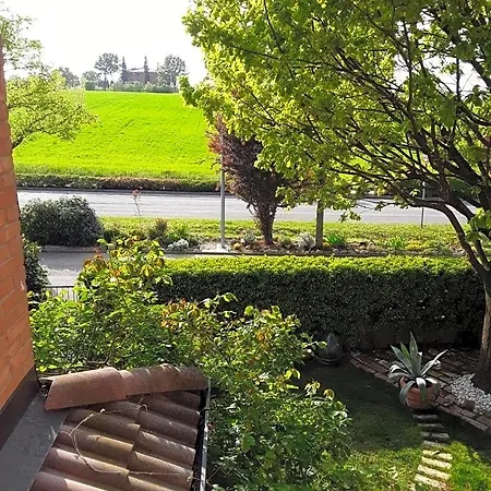 فندق مبيت وإفطار La Rosa Gialla مارانيلّو