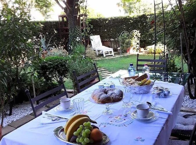 Bed and Breakfast La Rosa Gialla 4*